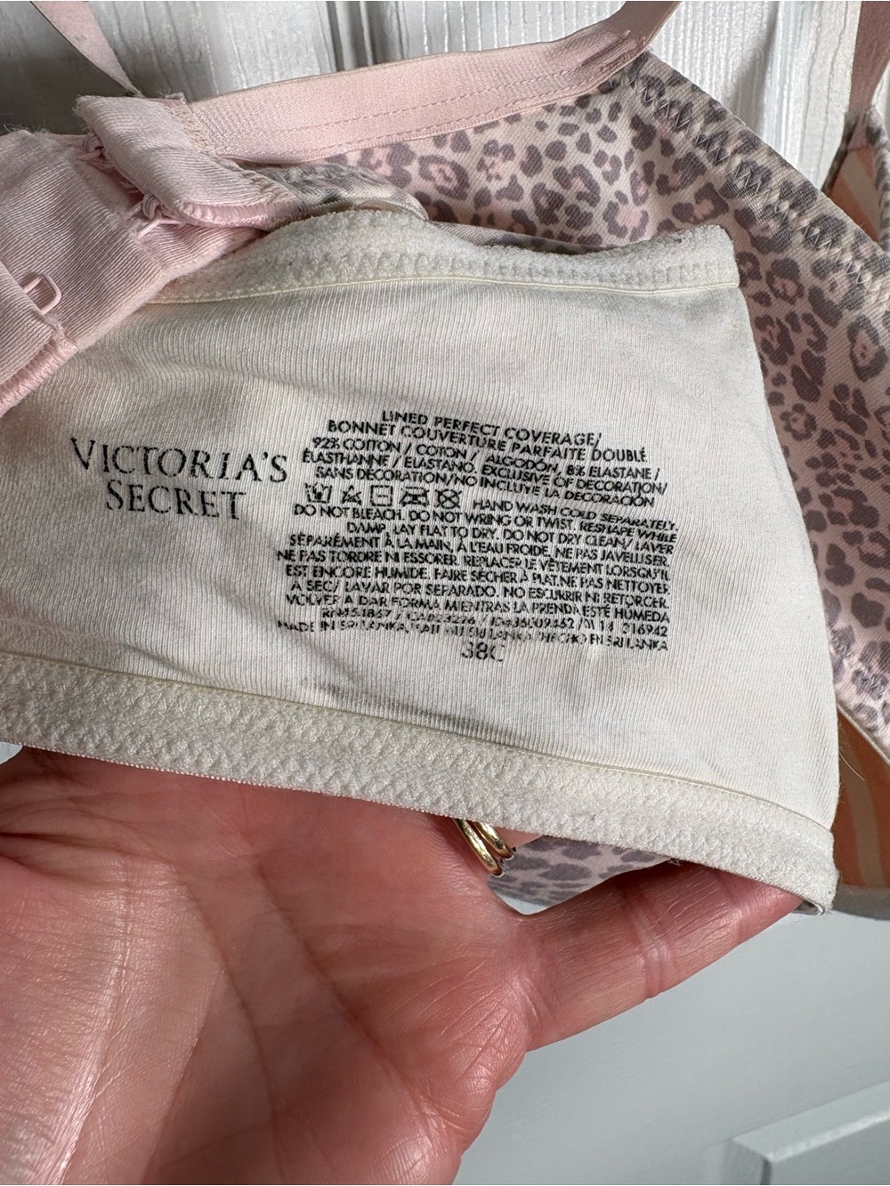Victoria’s Secret Pink Leopard Print Underwire Bra Size 38C - Picture 4 of 9